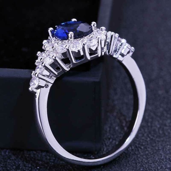 925 Silver Oval Cut Blue Sapphire Ring New - Picture 2 of 7